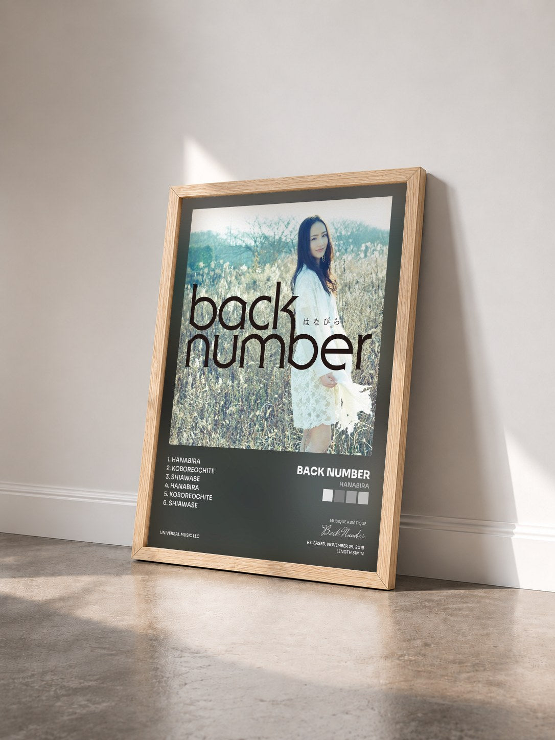 #bois Tableau de l'album Hanabira de Back Number vu de trois quarts, cadre en bois brut