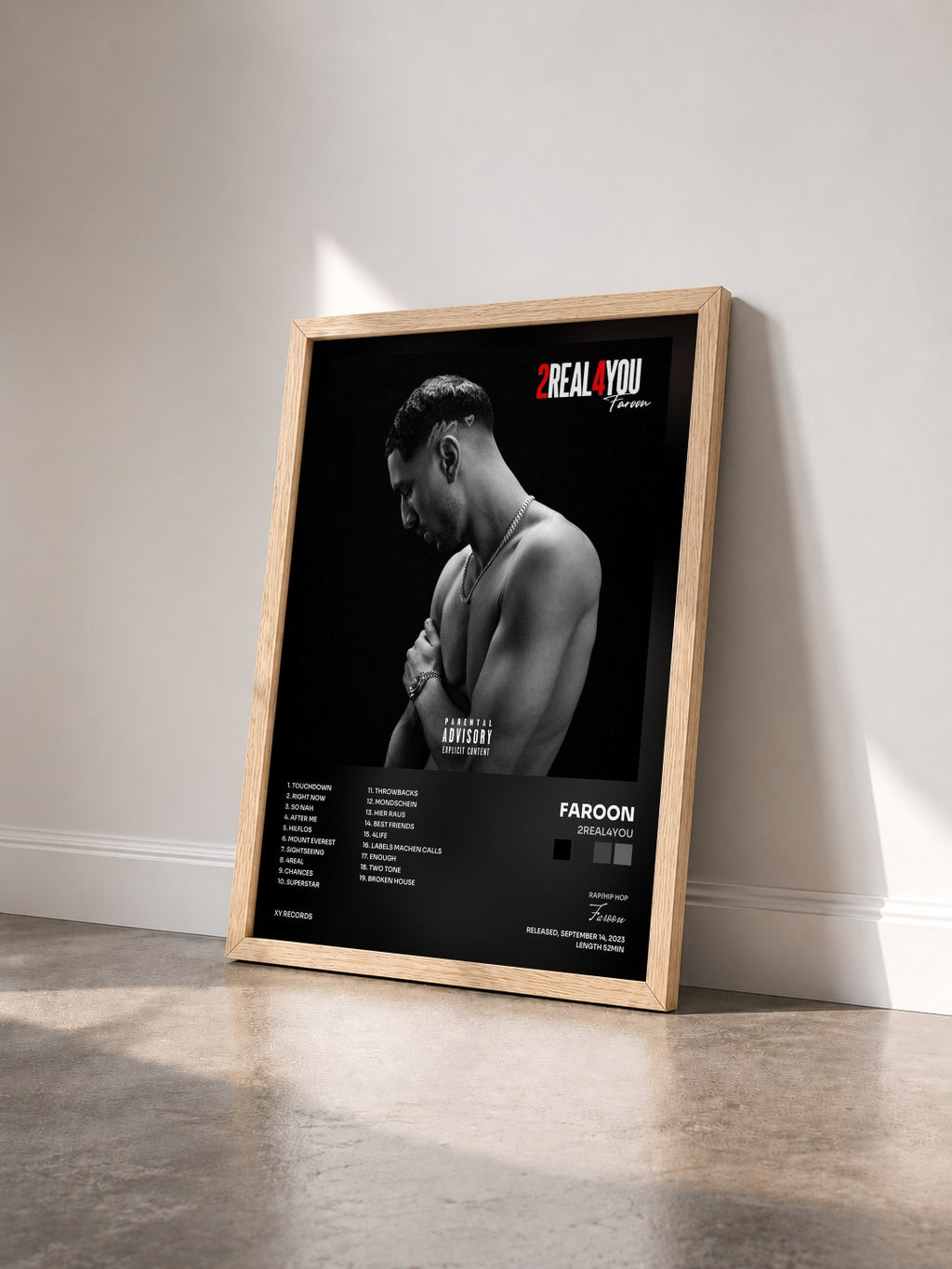 #bois Tableau de l'album 2Real4You de Faroon vu de trois quarts, cadre en bois brut