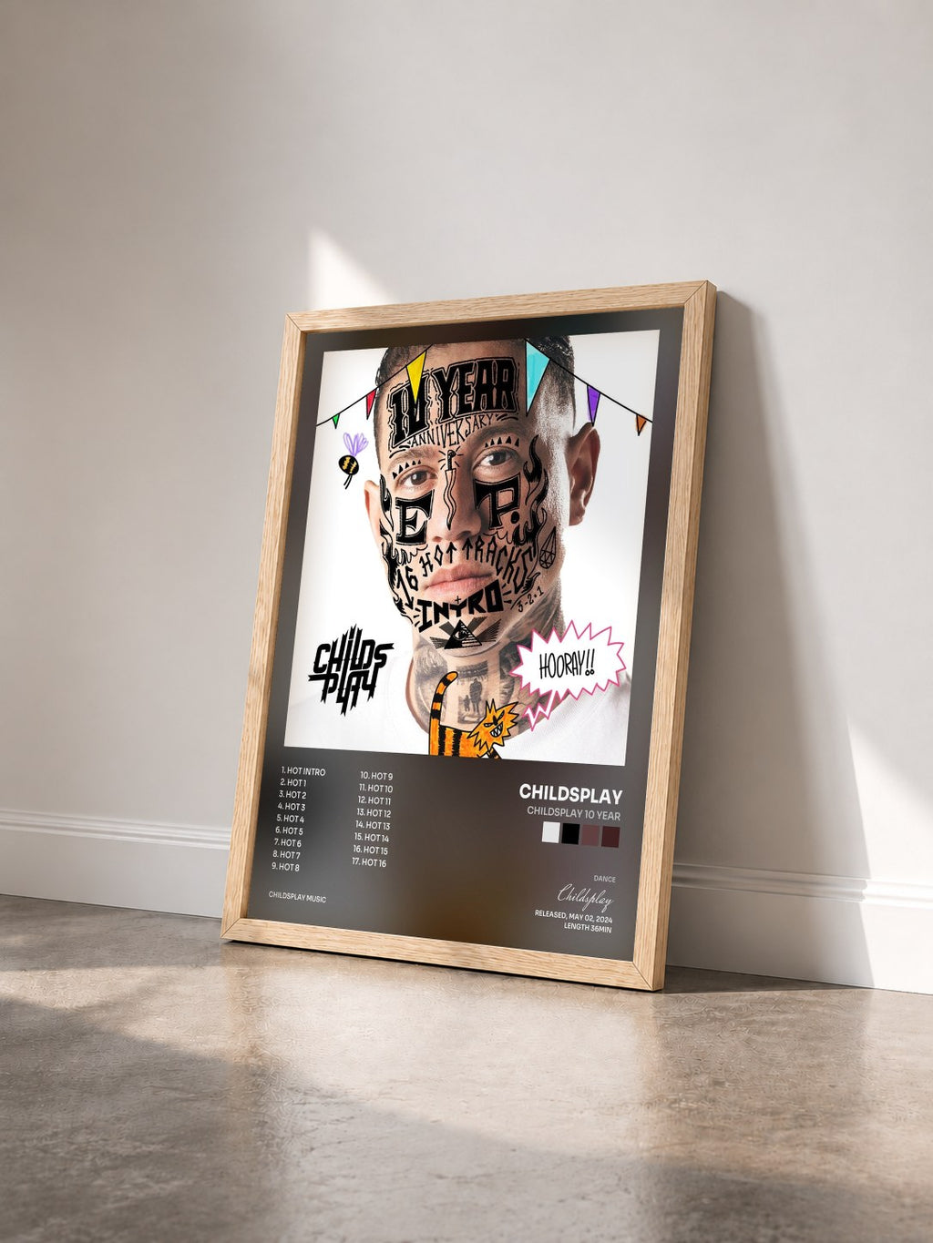 #bois Tableau de l'album ChildsPlay 10 Year de Childsplay vu de trois quarts, cadre en bois brut