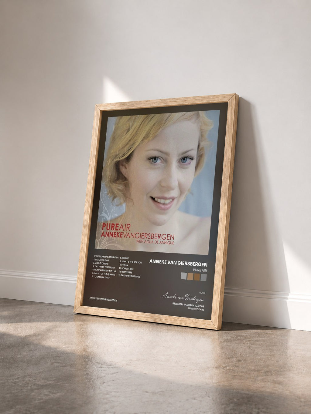 #bois Tableau de l'album Pure Air de Anneke van Giersbergen vu de trois quarts, cadre en bois brut
