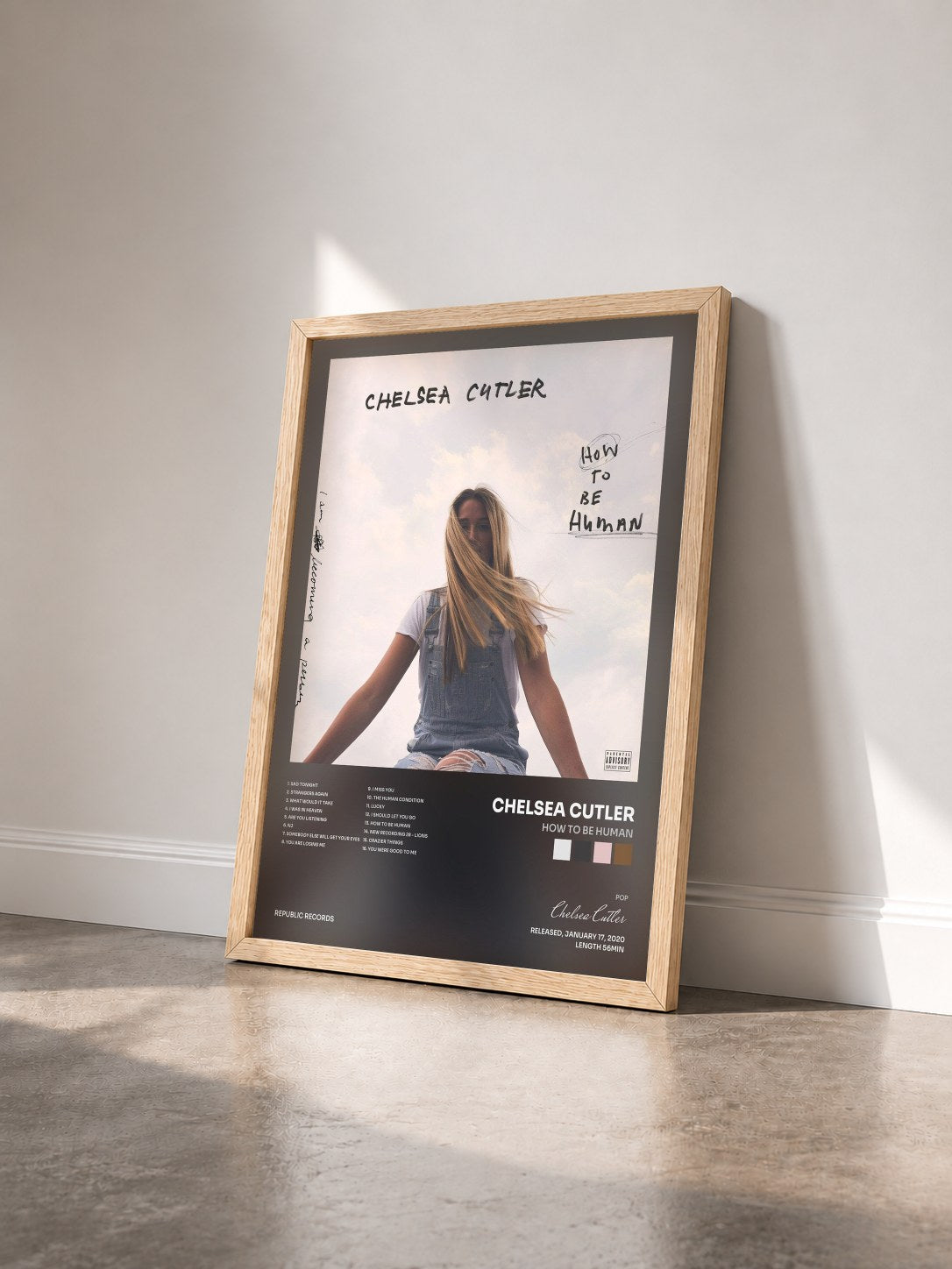 #bois Tableau de l'album How To Be Human de Chelsea Cutler vu de trois quarts, cadre en bois brut