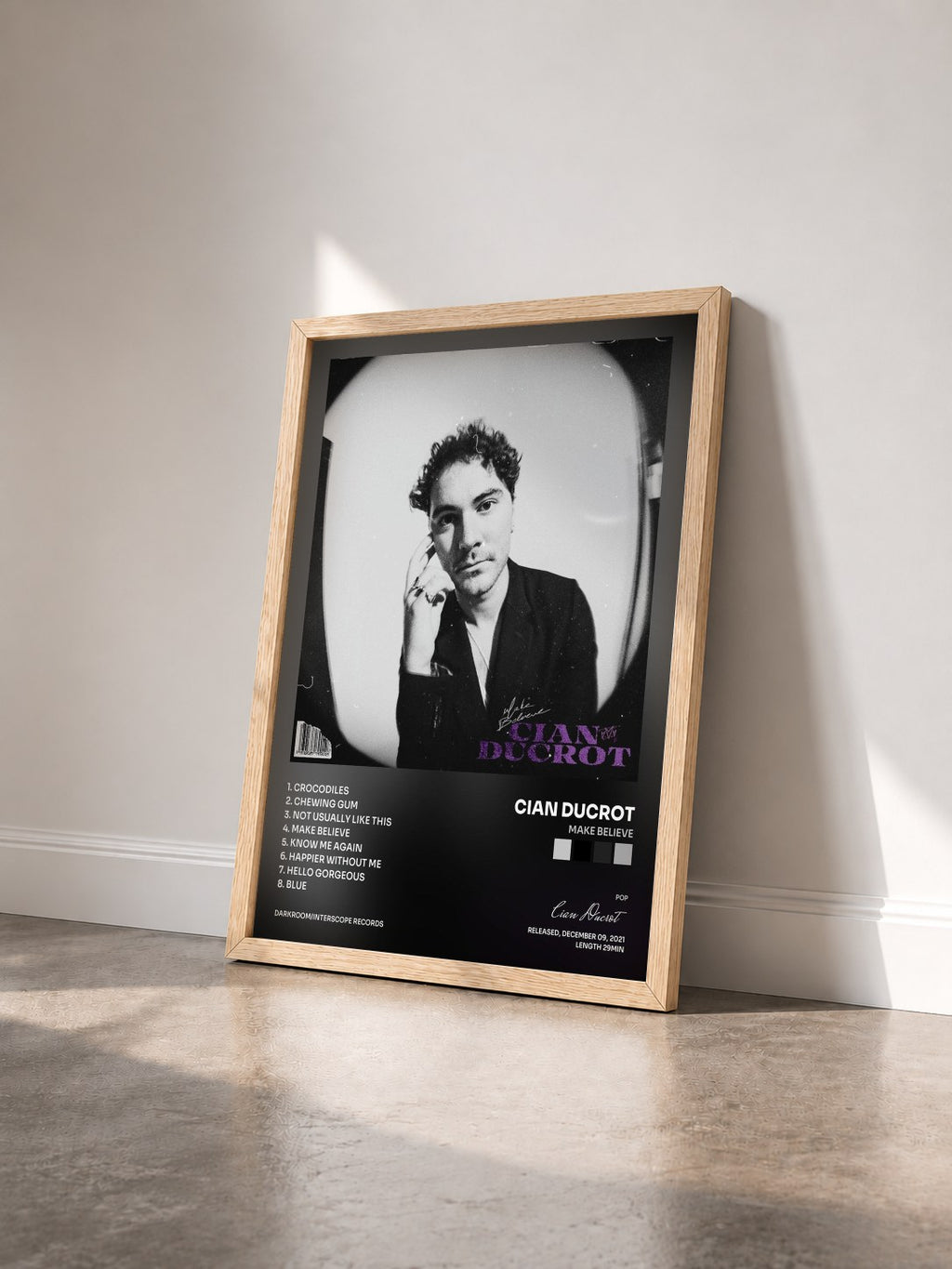 #bois Tableau de l'album Make Believe de Cian Ducrot vu de trois quarts, cadre en bois brut