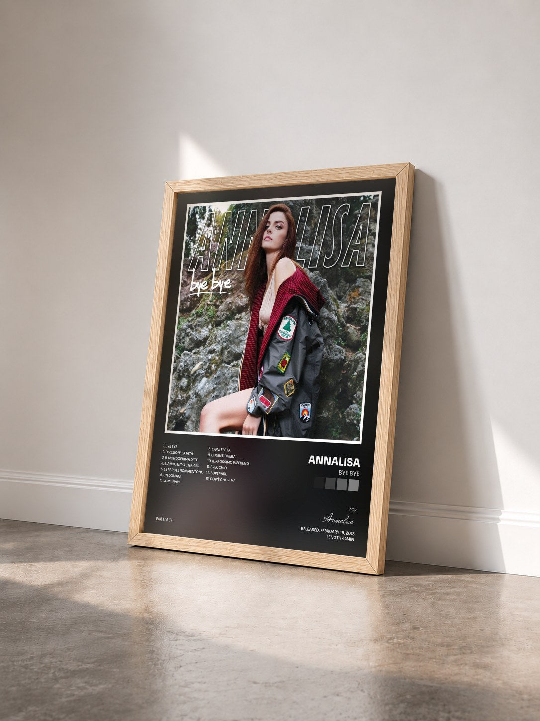 #bois Tableau de l'album Bye Bye de Annalisa vu de trois quarts, cadre en bois brut