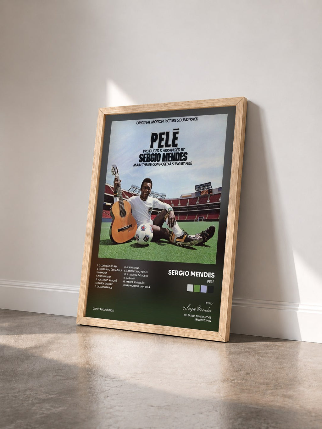 #bois Tableau de l'album Pelé de Sergio Mendes vu de trois quarts, cadre en bois brut