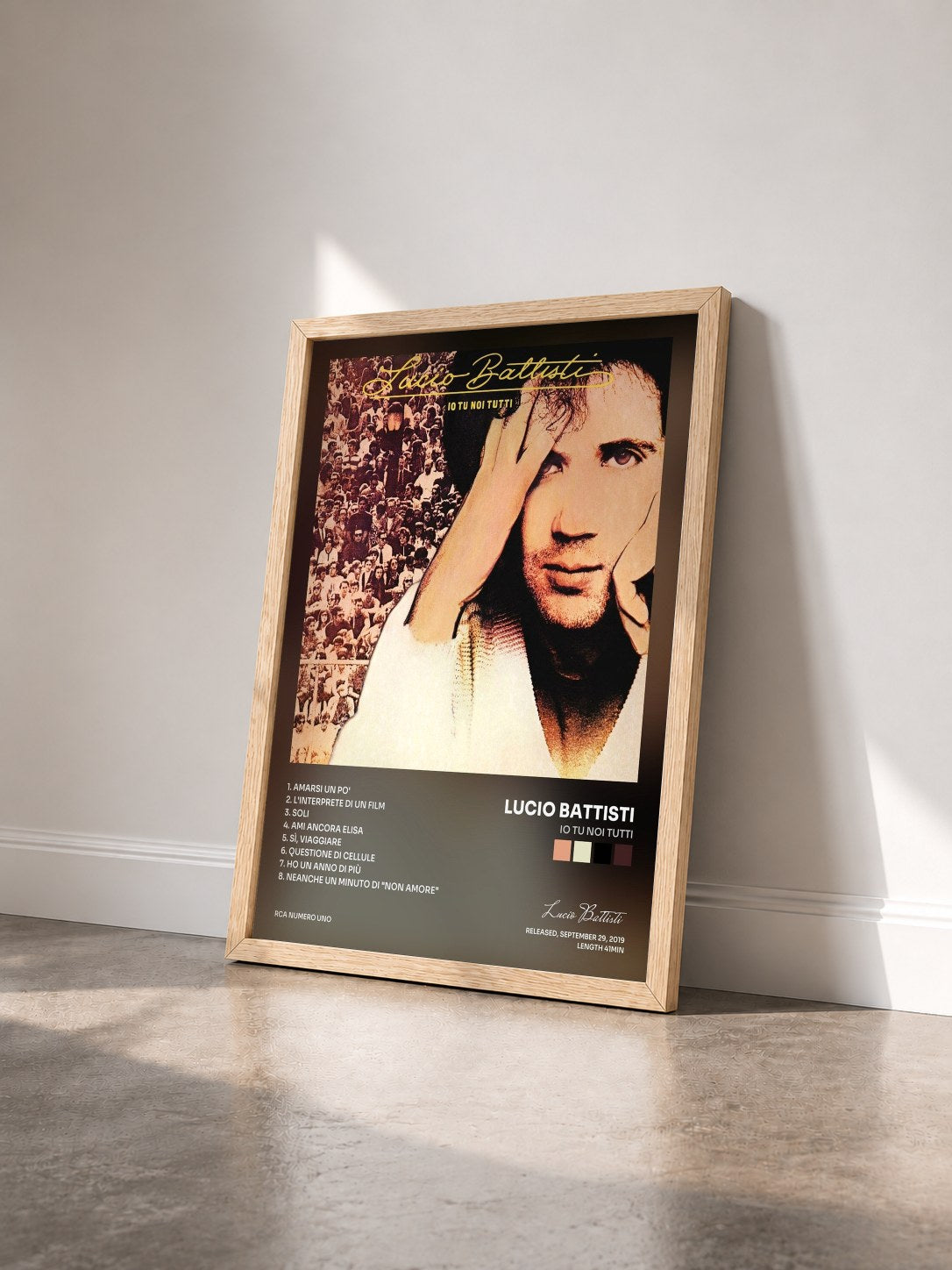 #bois Tableau de l'album Io tu noi tutti de Lucio Battisti vu de trois quarts, cadre en bois brut