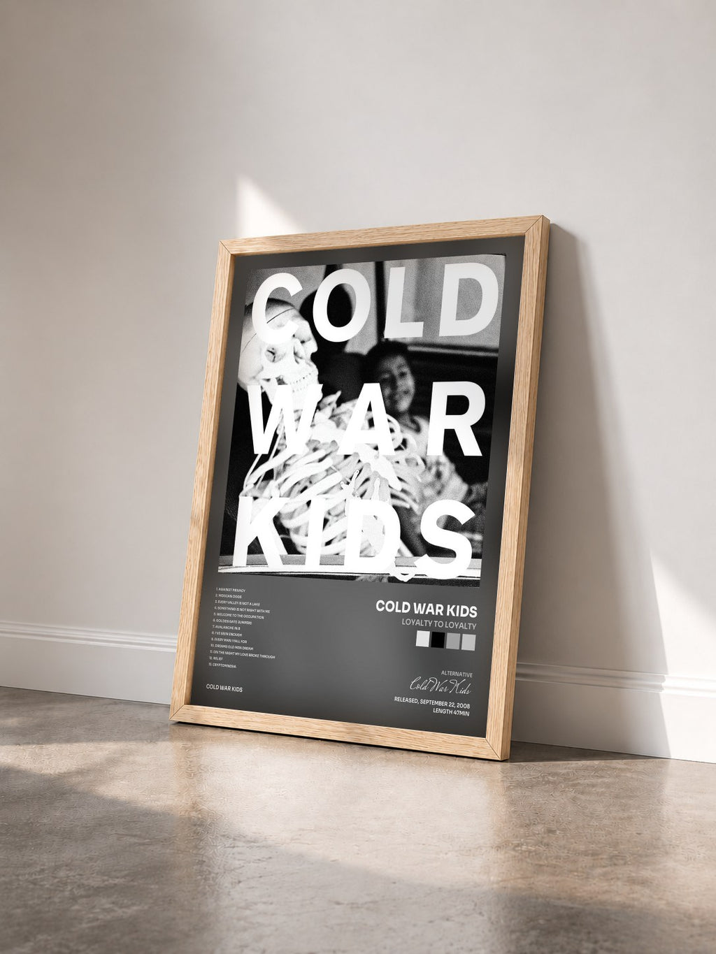 #bois Tableau de l'album Loyalty To Loyalty de Cold War Kids vu de trois quarts, cadre en bois brut