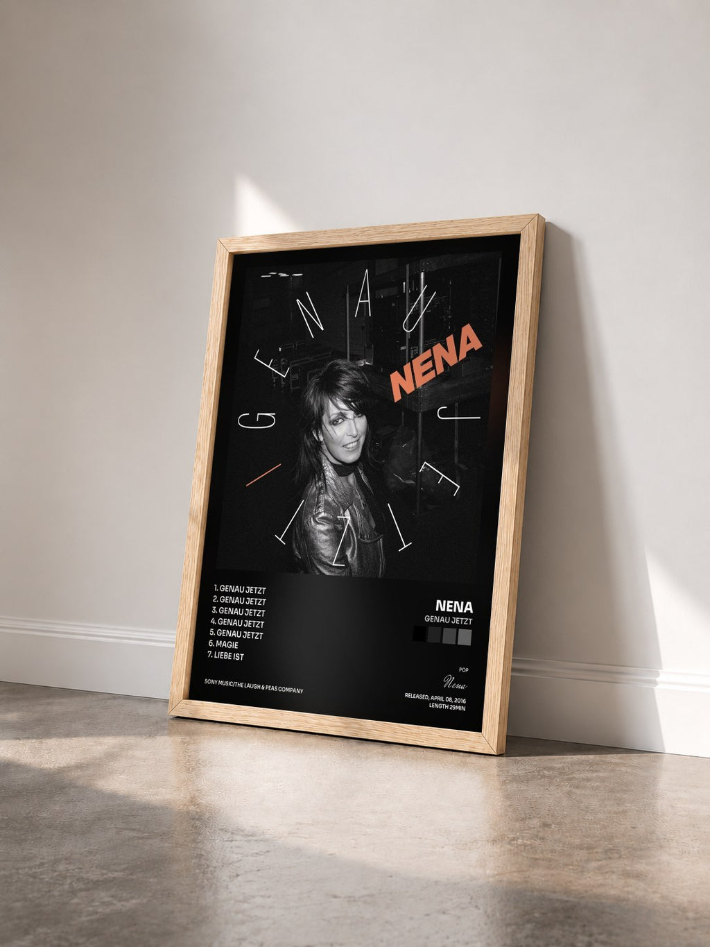 #bois Tableau de l'album Genau Jetzt de Nena vu de trois quarts, cadre en bois brut