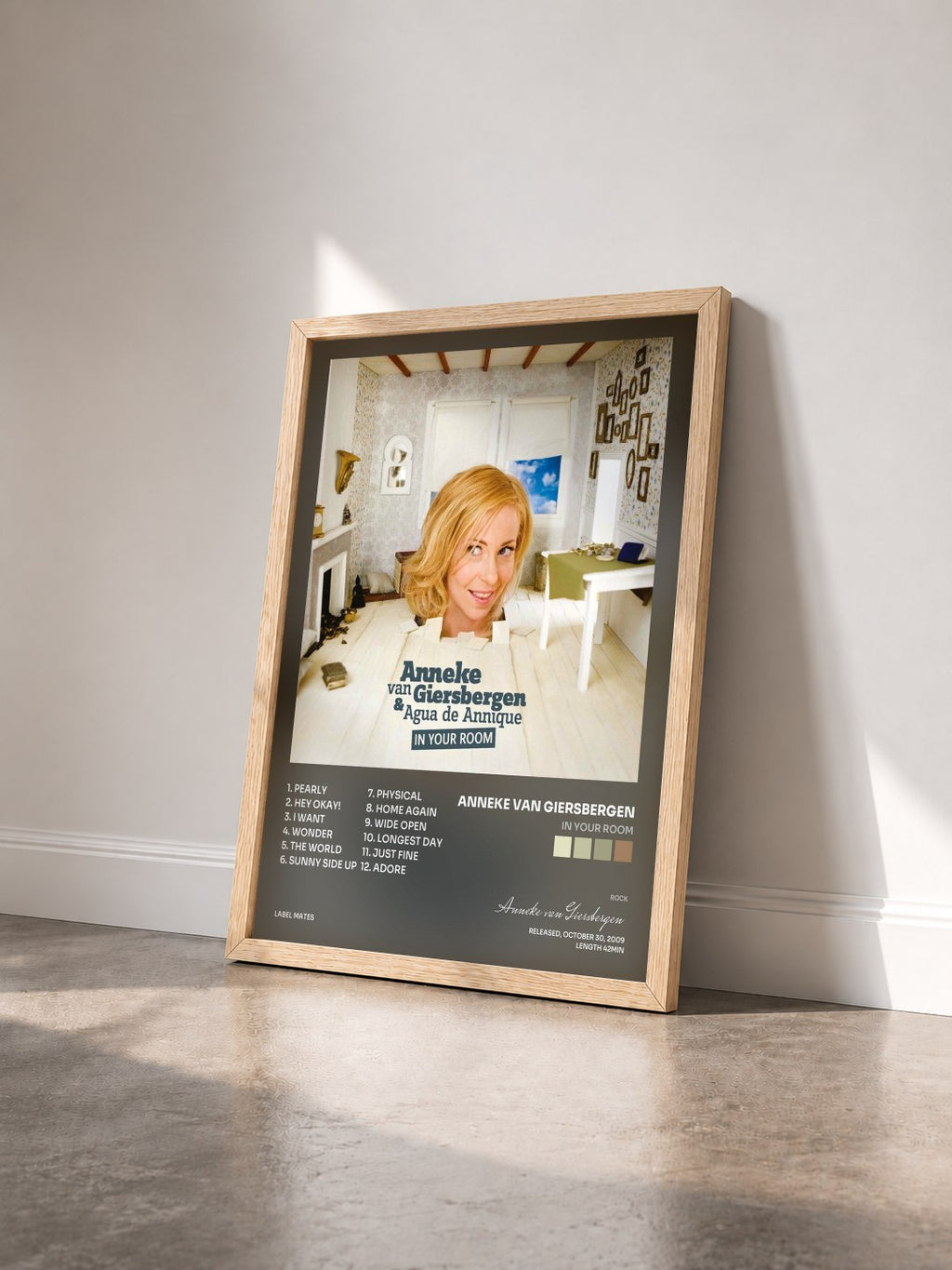 #bois Tableau de l'album In Your Room de Anneke van Giersbergen vu de trois quarts, cadre en bois brut