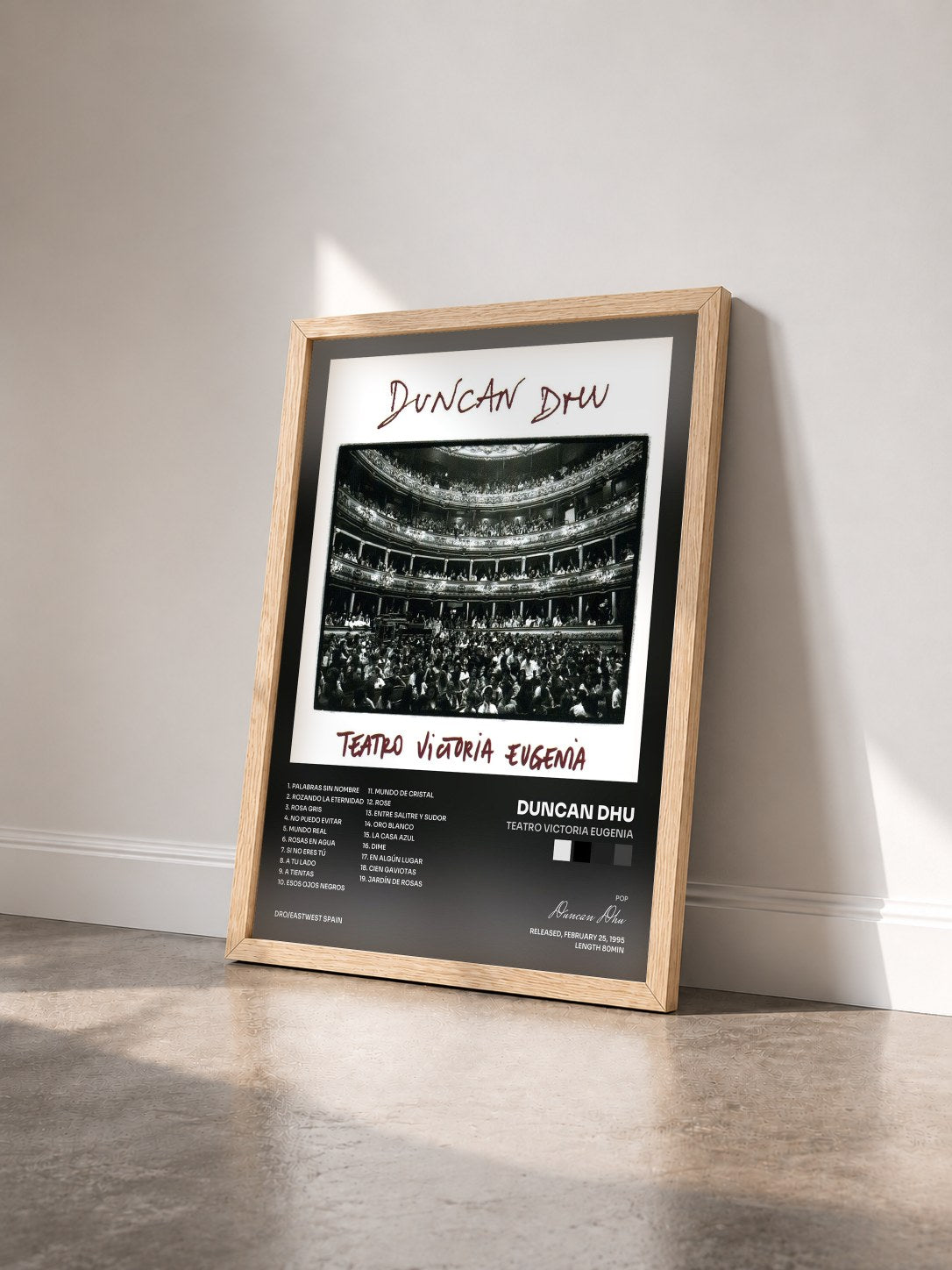 #bois Tableau de l'album Teatro Victoria Eugenia de Duncan Dhu vu de trois quarts, cadre en bois brut
