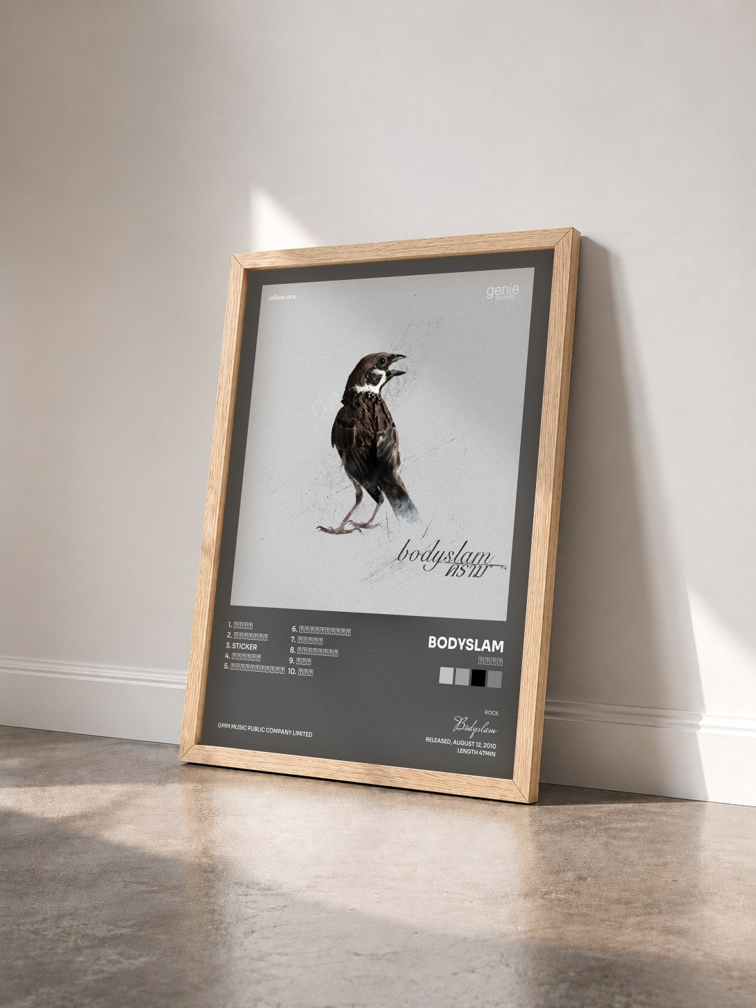 #bois Tableau de l'album คราม de Bodyslam vu de trois quarts, cadre en bois brut