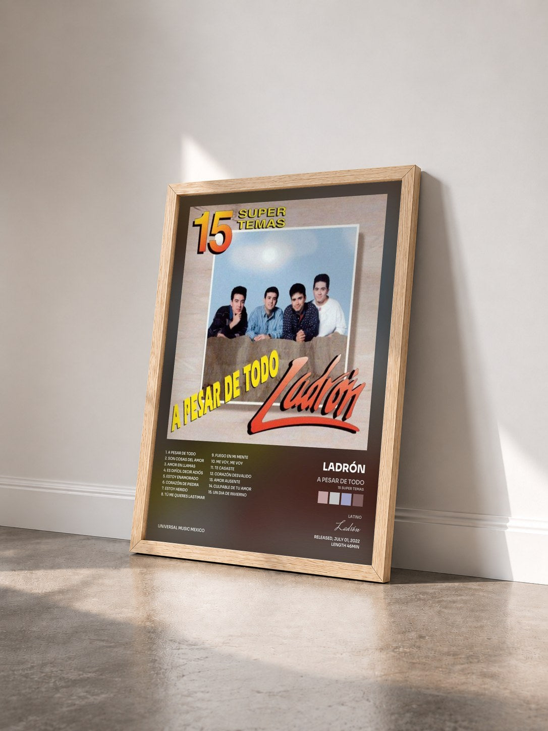 #bois Tableau de l'album A Pesar De Todo (15 Super Temas) de Ladrón vu de trois quarts, cadre en bois brut