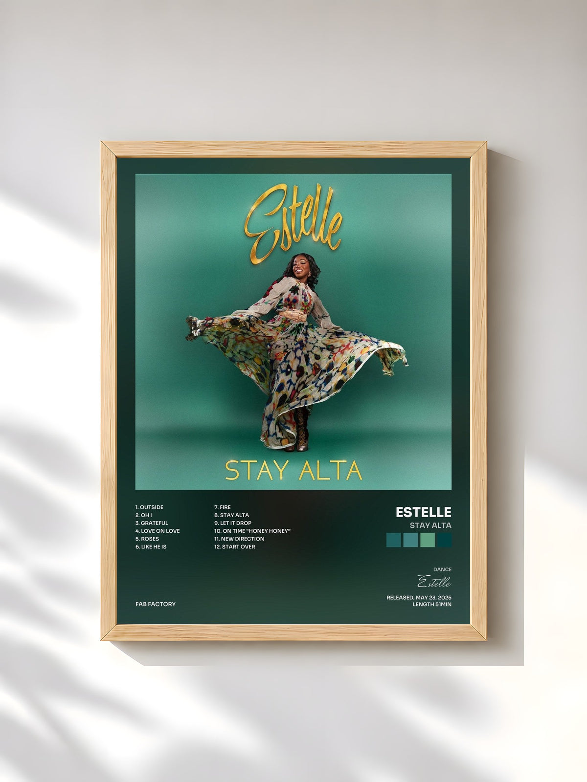 #bois Tableau de l'album Stay Alta de Estelle, cadre en bois brut, imprimé et encadré en France