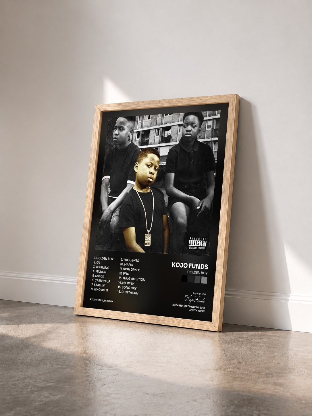 #bois Tableau de l'album Golden Boy de Kojo Funds vu de trois quarts, cadre en bois brut