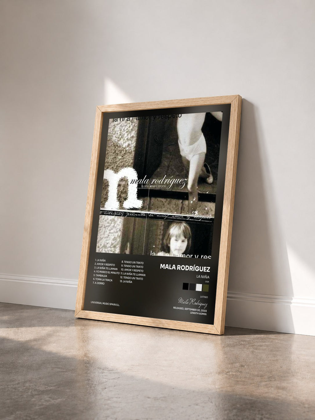 #bois Tableau de l'album La Niña (USA) de Mala Rodríguez vu de trois quarts, cadre en bois brut