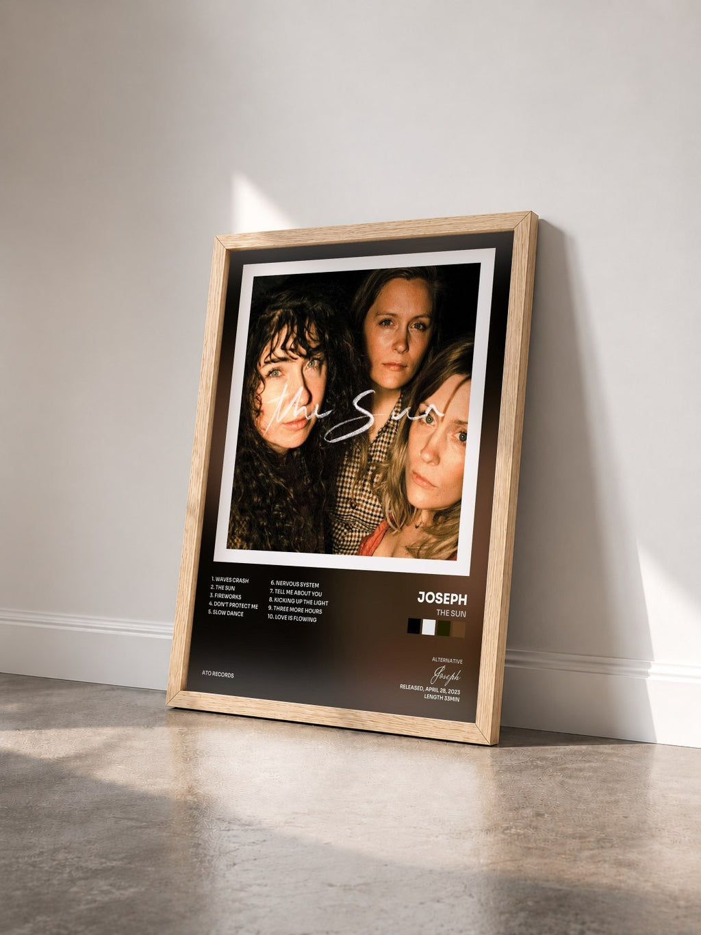 #bois Tableau de l'album The Sun de Joseph vu de trois quarts, cadre en bois brut
