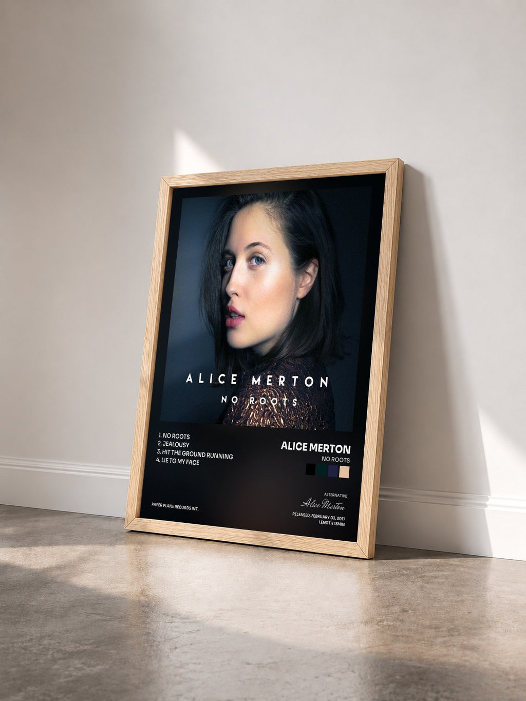 #bois Tableau de l'album No Roots de Alice Merton vu de trois quarts, cadre en bois brut