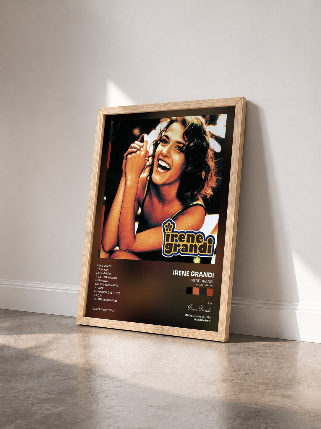 #bois Tableau de l'album Irene Grandi (- spanish version) de Irene Grandi vu de trois quarts, cadre en bois brut