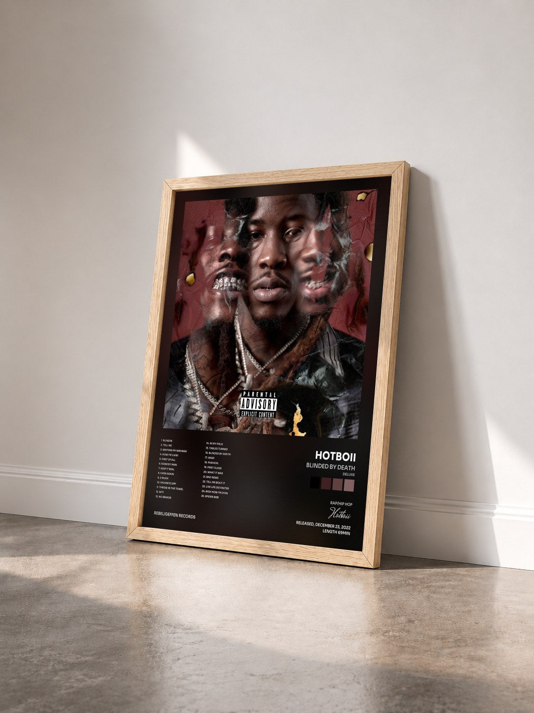 #bois Tableau de l'album Blinded By Death (Deluxe) de Hotboii vu de trois quarts, cadre en bois brut