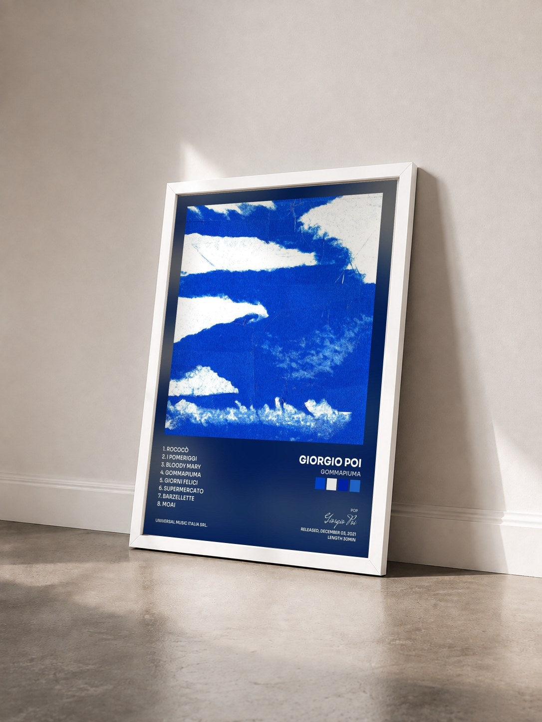 #blanc Tableau de l'album Gommapiuma de Giorgio Poi vu de trois quarts, cadre blanc