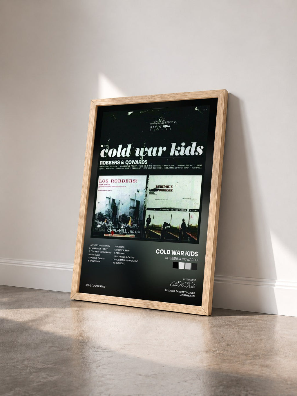 #bois Tableau de l'album Robbers & Cowards de Cold War Kids vu de trois quarts, cadre en bois brut