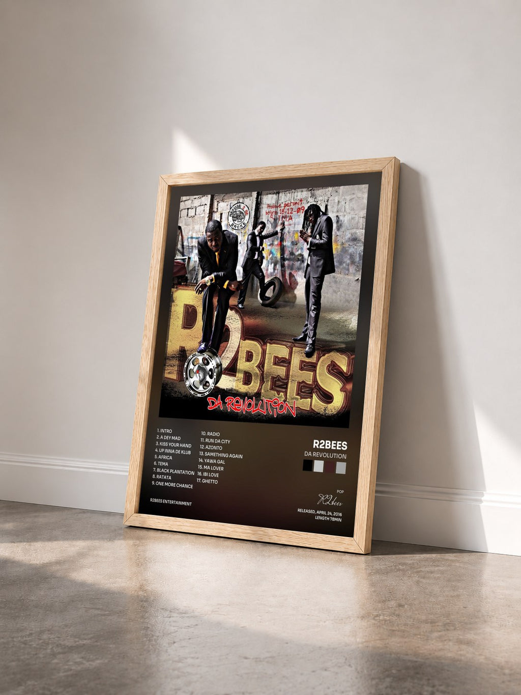 #bois Tableau de l'album Da Revolution de R2bees vu de trois quarts, cadre en bois brut