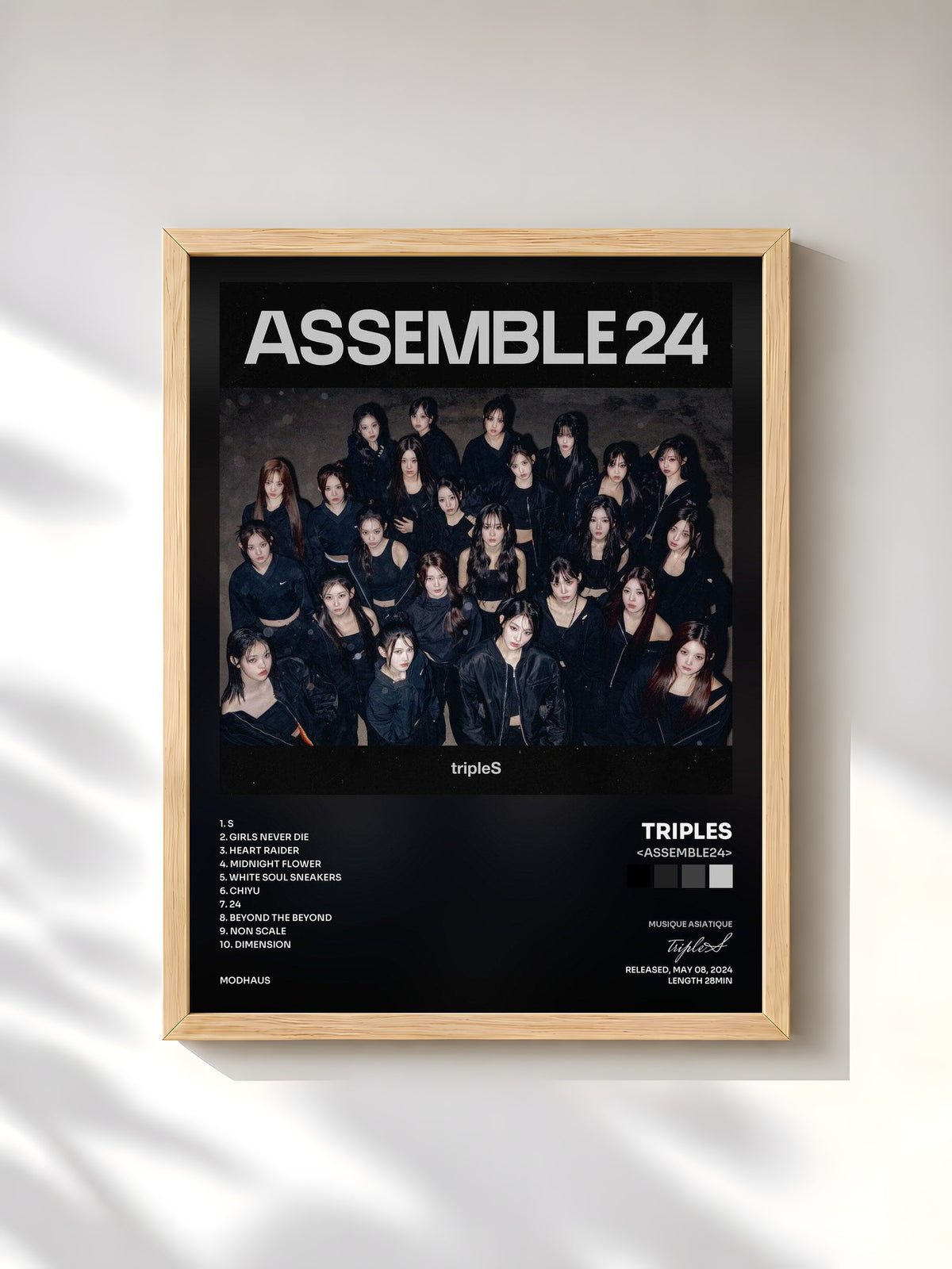 #bois Tableau de l'album <ASSEMBLE24> de tripleS, cadre en bois brut, imprimé et encadré en France