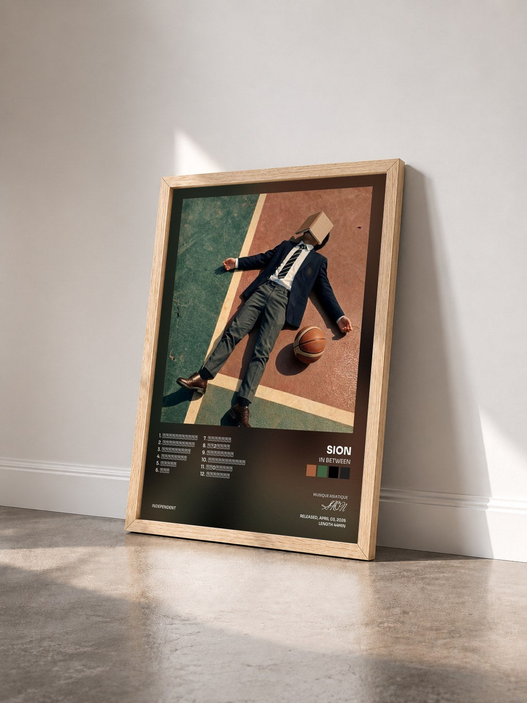 #bois Tableau de l'album In Between de SION vu de trois quarts, cadre en bois brut