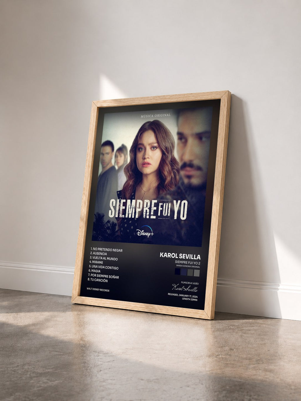 #bois Tableau de l'album Siempre Fui Yo 2 (Banda Sonora Original) de Karol Sevilla vu de trois quarts, cadre en bois brut