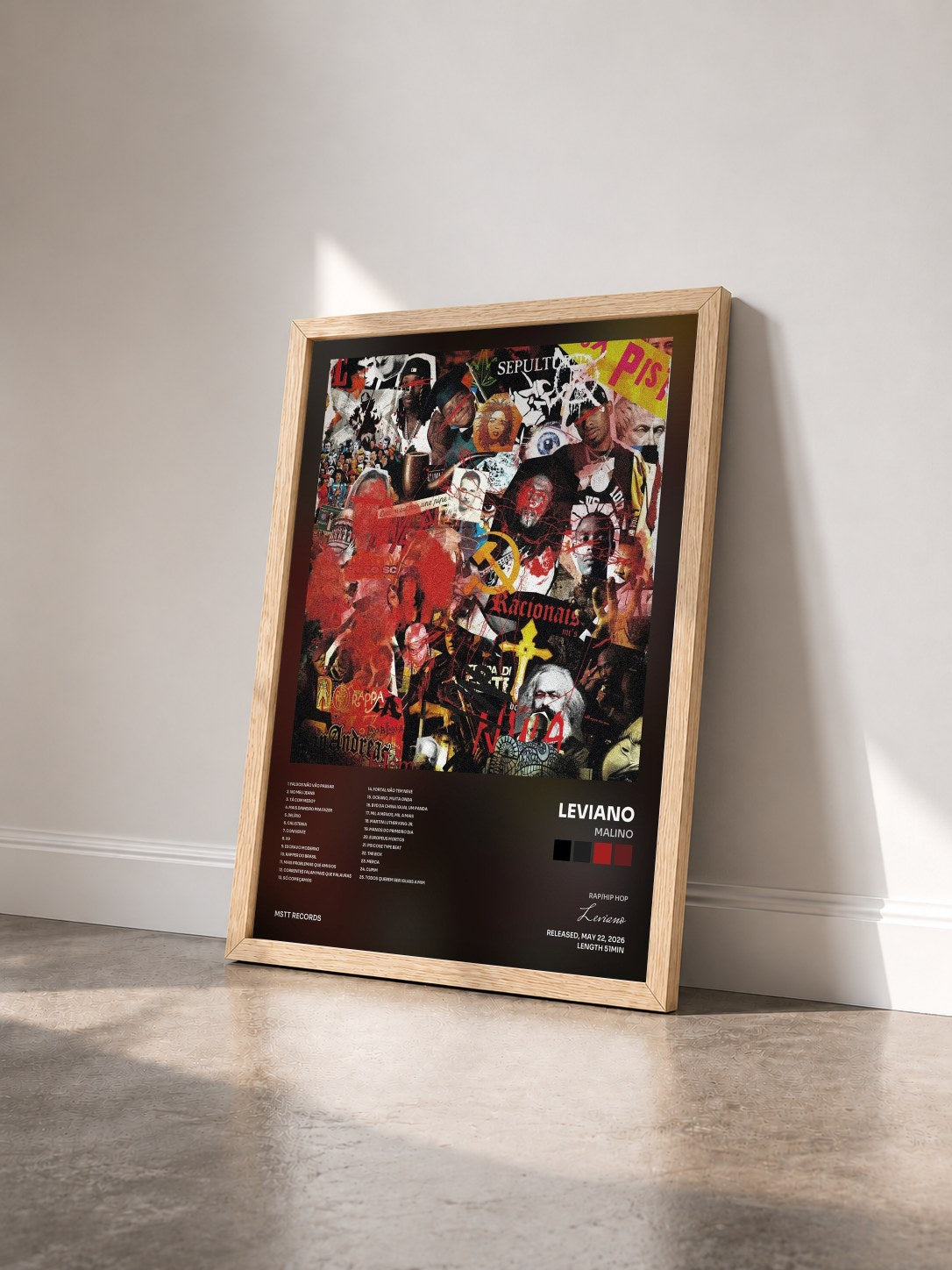 #bois Tableau de l'album MALINO de Leviano vu de trois quarts, cadre en bois brut
