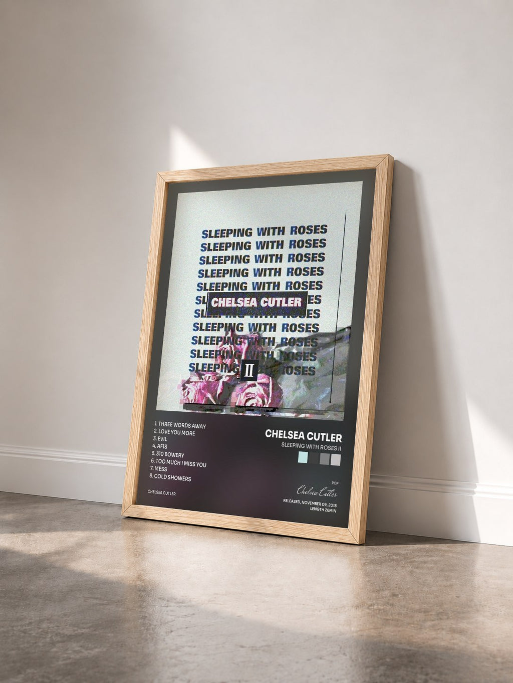 #bois Tableau de l'album Sleeping with Roses II de Chelsea Cutler vu de trois quarts, cadre en bois brut