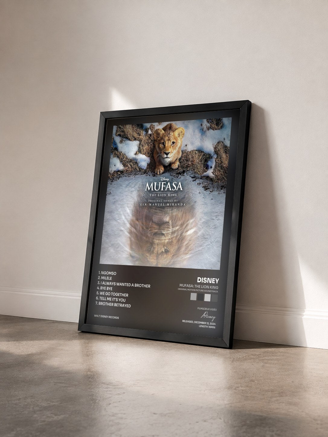 #noir Tableau de l'album Mufasa: The Lion King (Original Motion Picture Soundtrack) de Disney vu de trois quarts, cadre noir