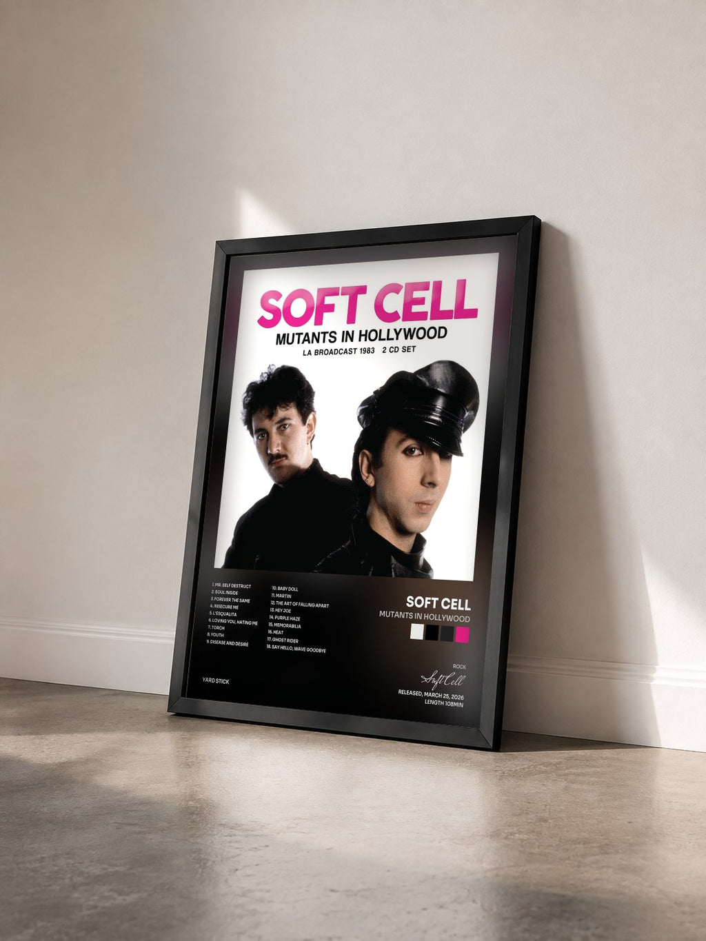 #noir Tableau de l'album Mutants In Hollywood de Soft Cell vu de trois quarts, cadre noir