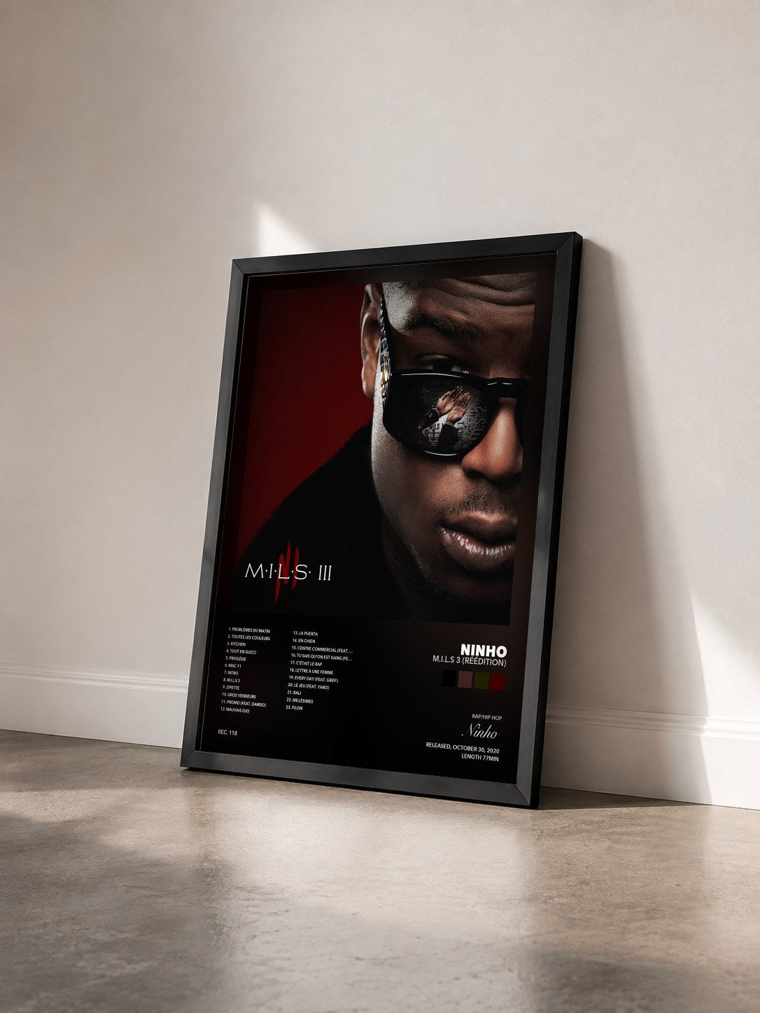 #noir M.I.L.S 3 (Réédition) di Ninho in stampa incorniciata vista di tre quarti, cornice nera