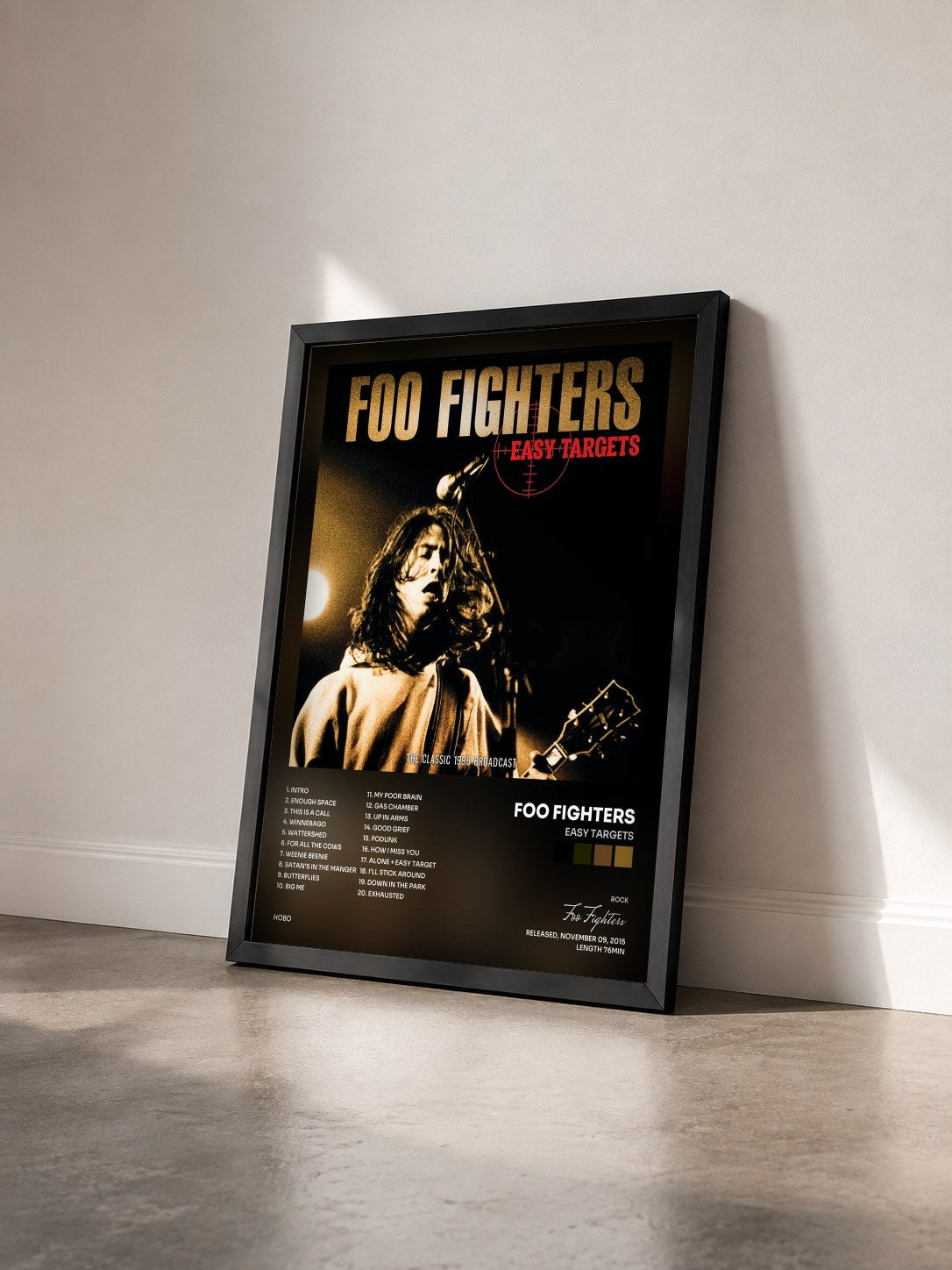 #noir Tableau de l'album Easy Targets de Foo Fighters vu de trois quarts, cadre noir