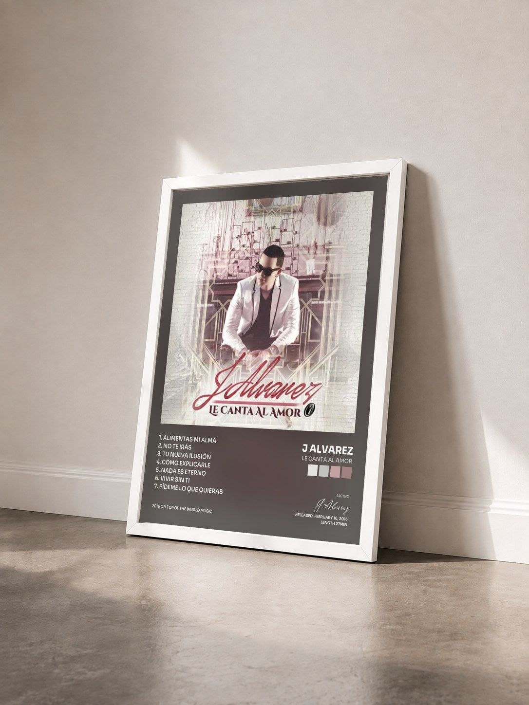 #blanc Tableau de l'album Le Canta al Amor de J Alvarez vu de trois quarts, cadre blanc