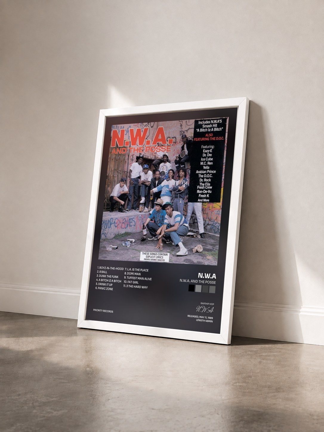 #blanc Tableau de l'album N.W.A. And The Posse de N.W.A vu de trois quarts, cadre blanc