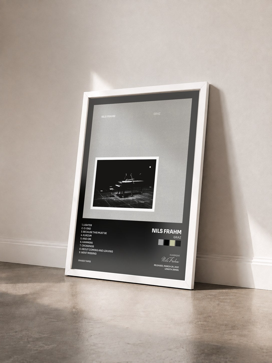 #blanc Tableau de l'album Graz de Nils Frahm vu de trois quarts, cadre blanc