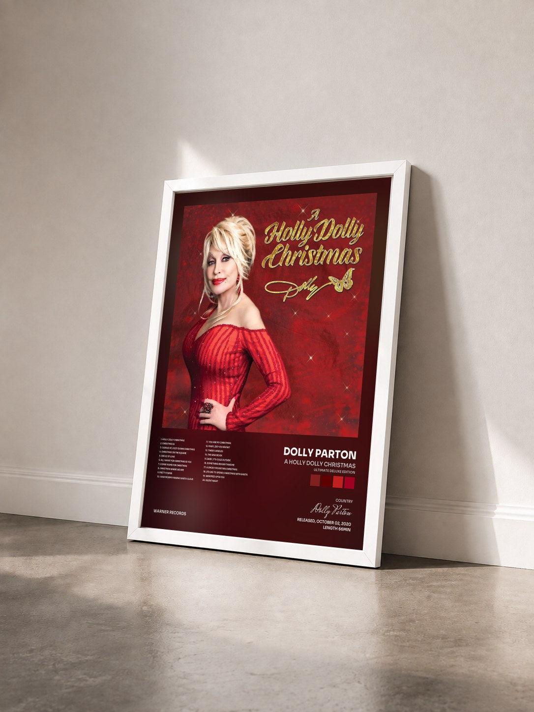 #blanc Tableau de l'album A Holly Dolly Christmas (Ultimate Deluxe Edition) de Dolly Parton vu de trois quarts, cadre blanc
