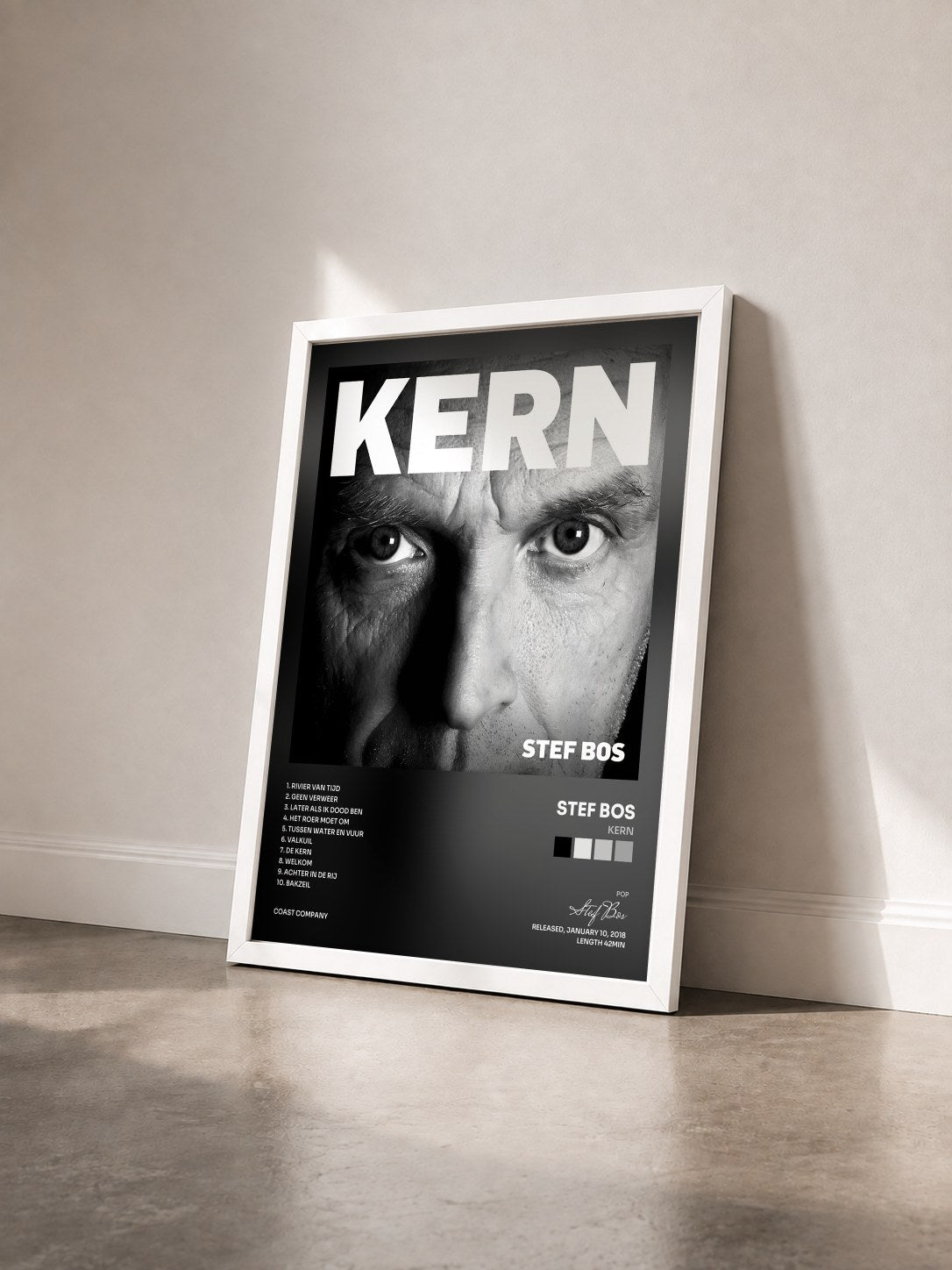 #blanc Tableau de l'album Kern de Stef Bos vu de trois quarts, cadre blanc