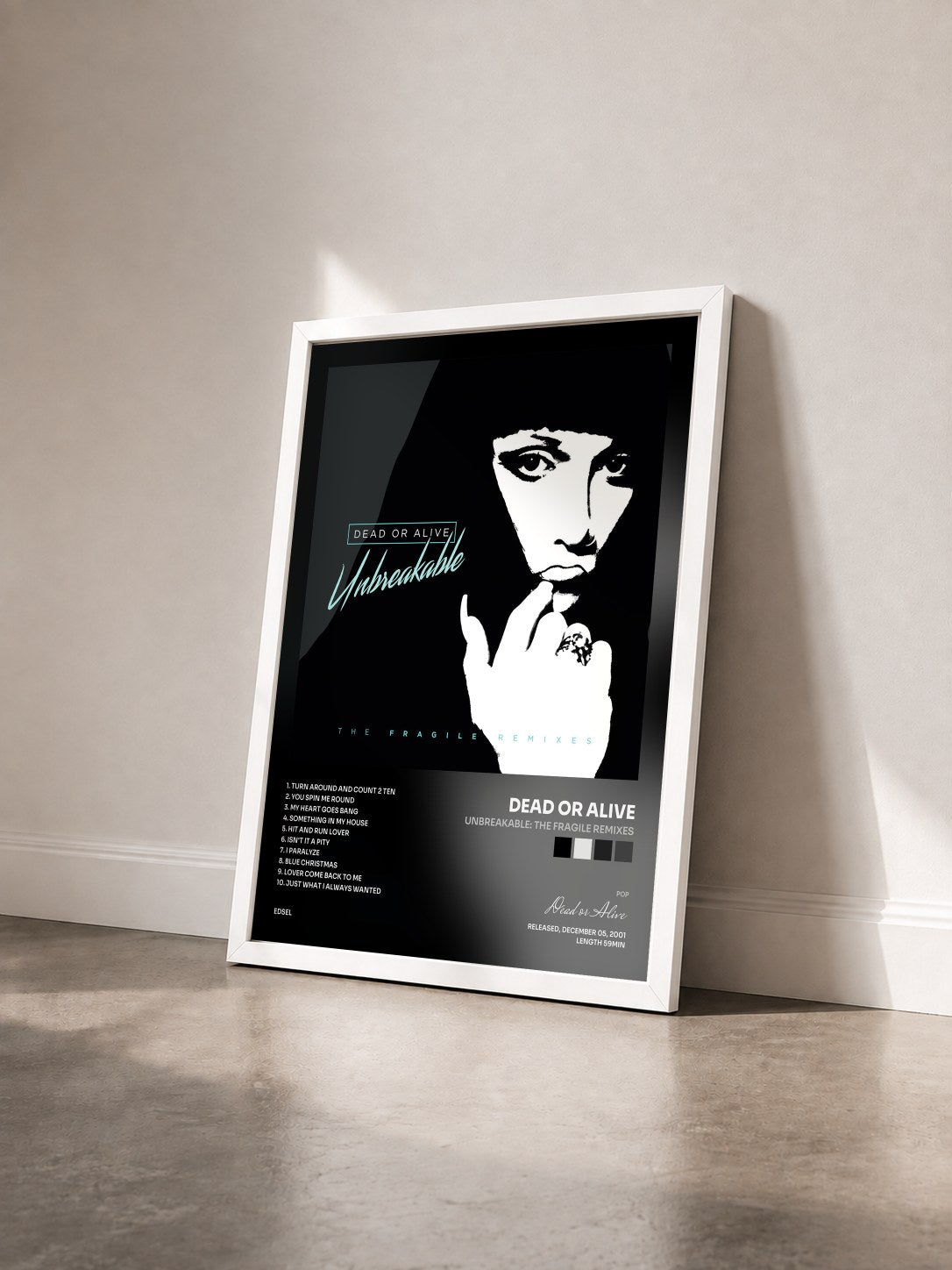 #blanc Tableau de l'album Unbreakable: The Fragile Remixes de Dead or Alive vu de trois quarts, cadre blanc