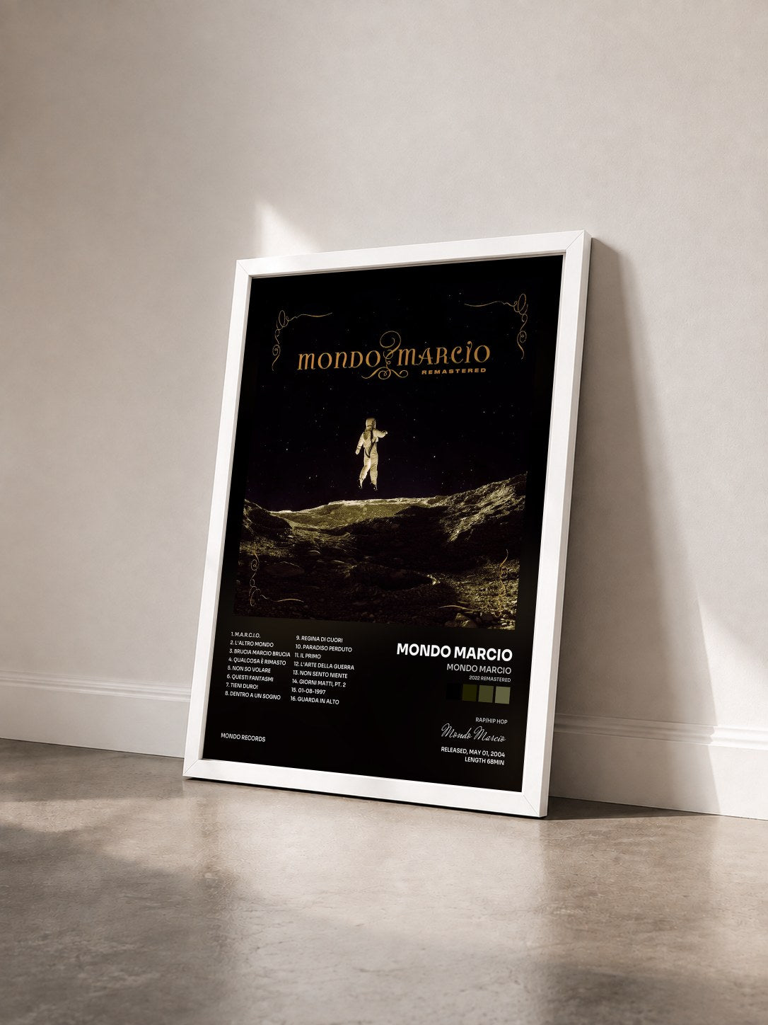 #blanc Tableau de l'album Mondo Marcio (2022 Remastered) de Mondo Marcio vu de trois quarts, cadre blanc
