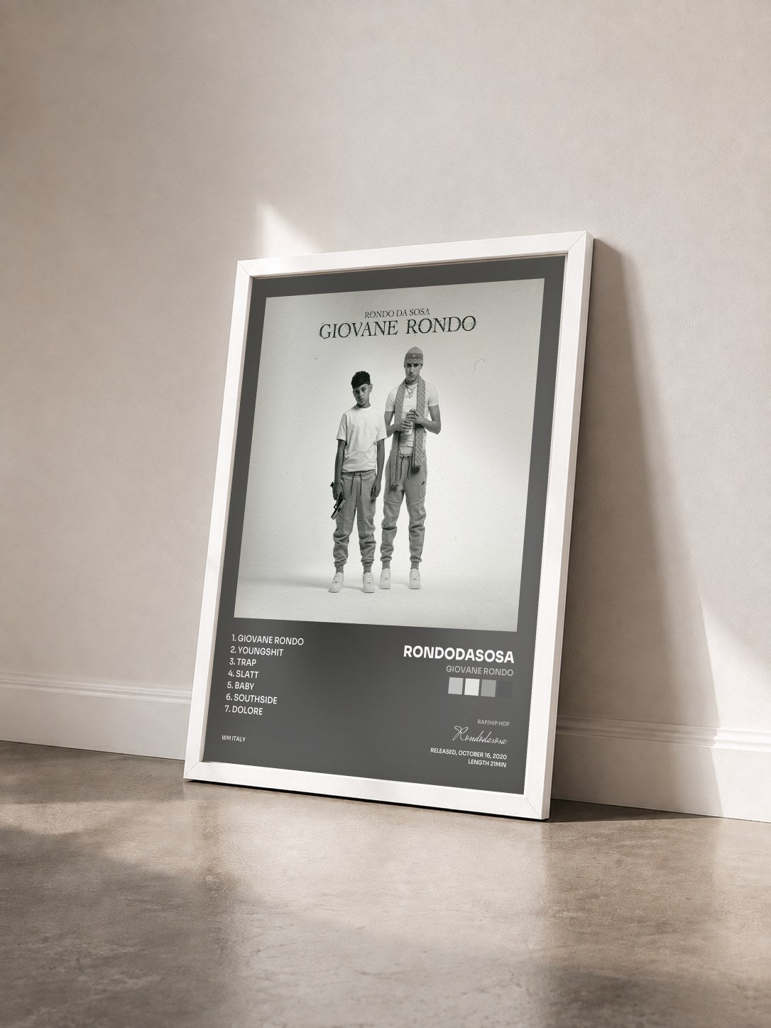 #blanc Tableau de l'album GIOVANE RONDO de Rondodasosa vu de trois quarts, cadre blanc
