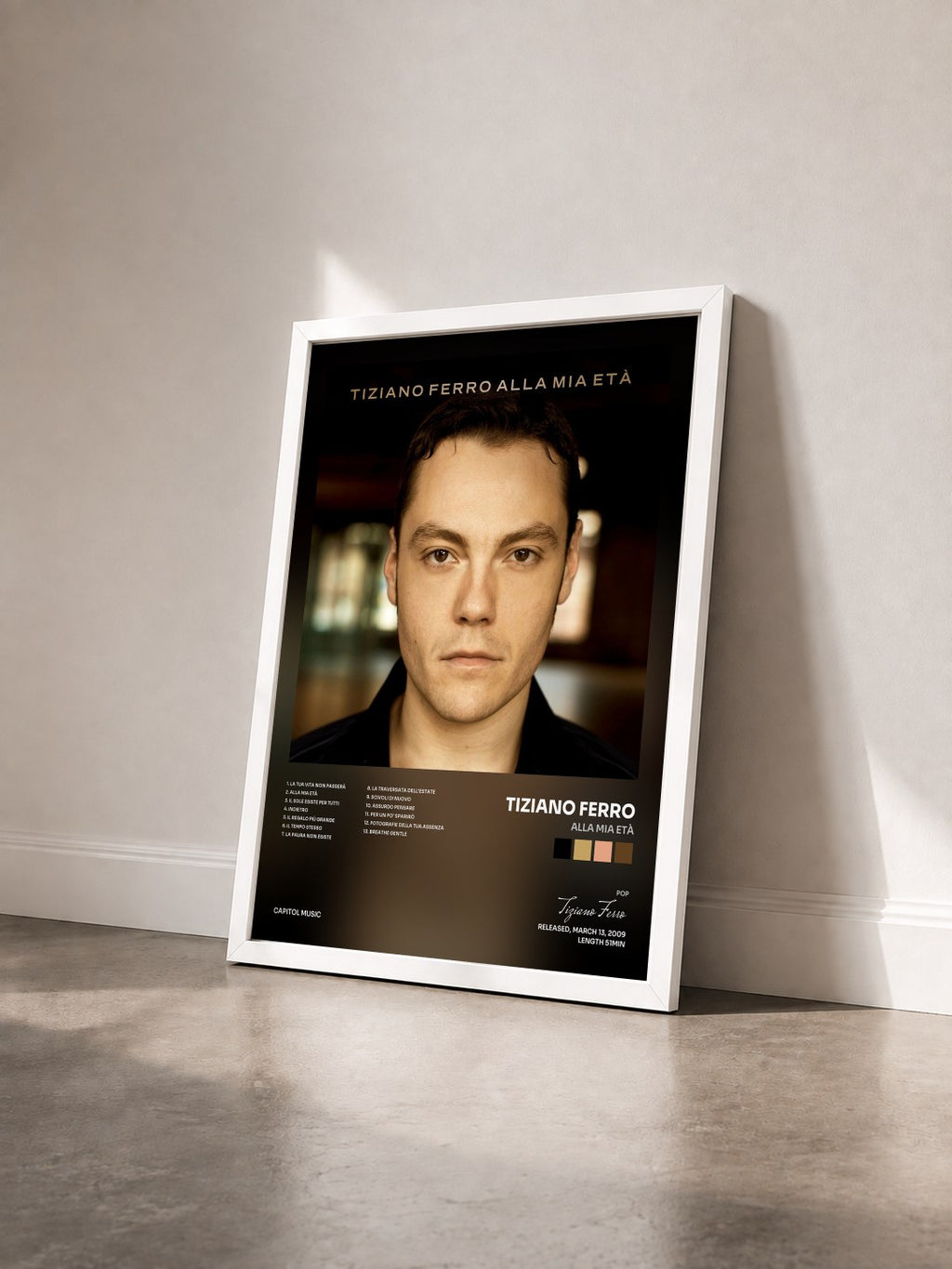 #blanc Tableau de l'album Alla Mia Età de Tiziano Ferro vu de trois quarts, cadre blanc