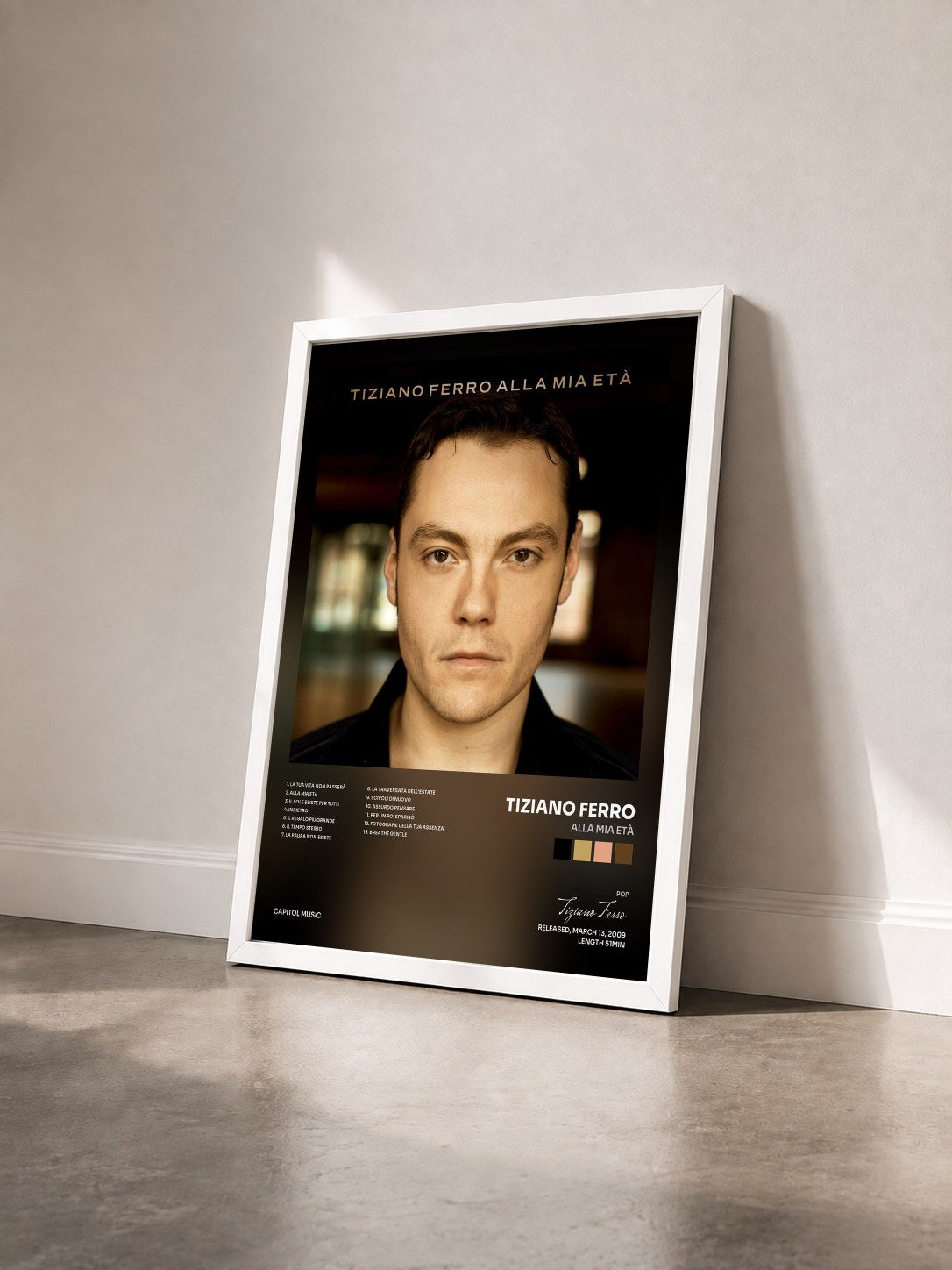 #blanc Tableau de l'album Alla Mia Età de Tiziano Ferro vu de trois quarts, cadre blanc