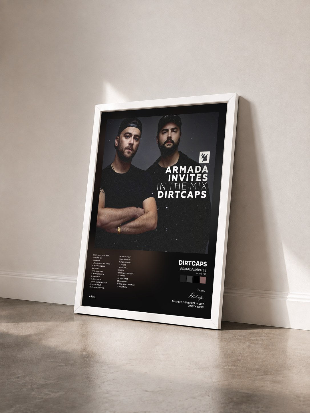 #blanc Tableau de l'album Armada Invites (In The Mix): Dirtcaps de Dirtcaps vu de trois quarts, cadre blanc
