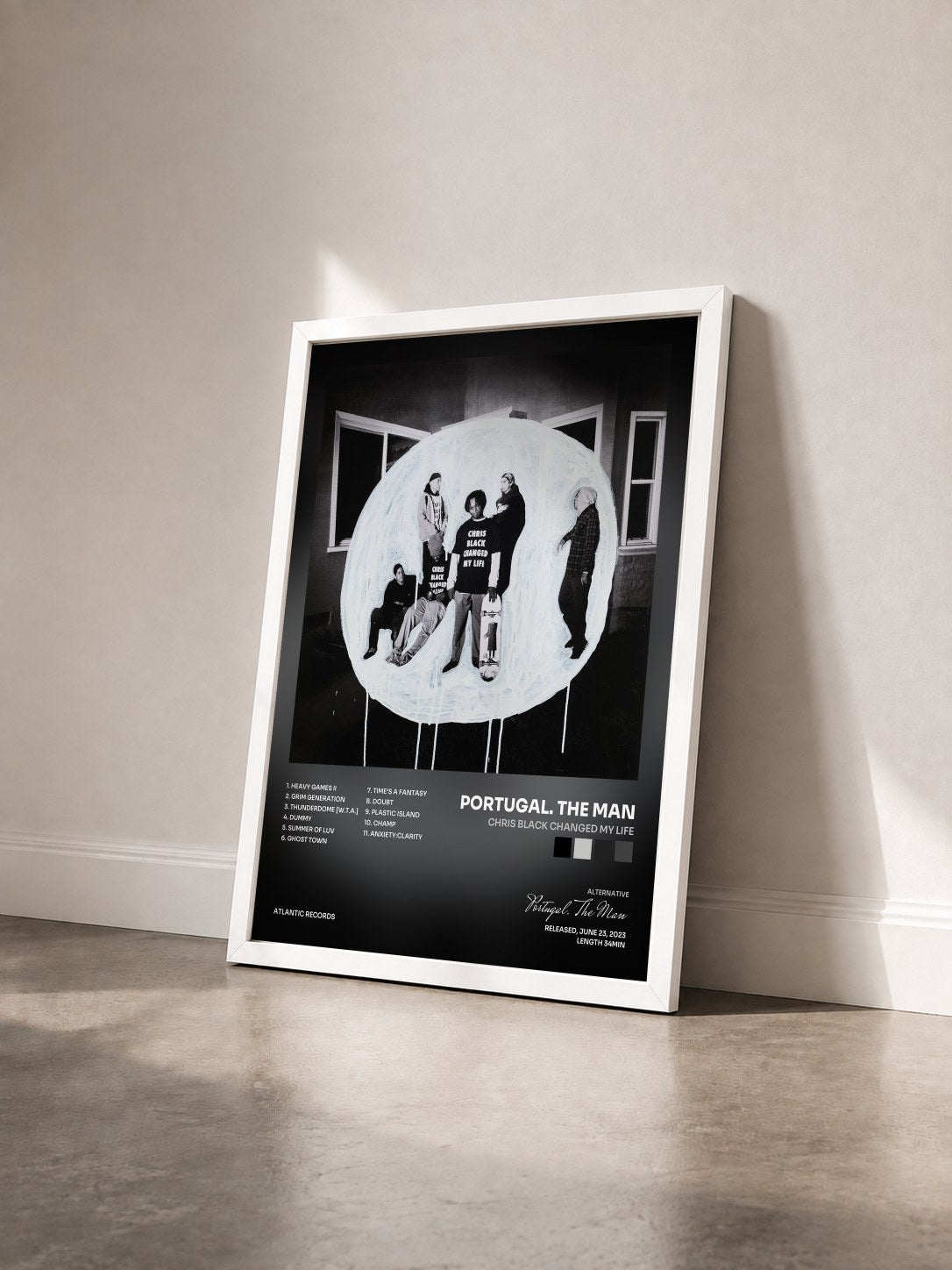 #blanc Tableau de l'album Chris Black Changed My Life de Portugal. The Man vu de trois quarts, cadre blanc