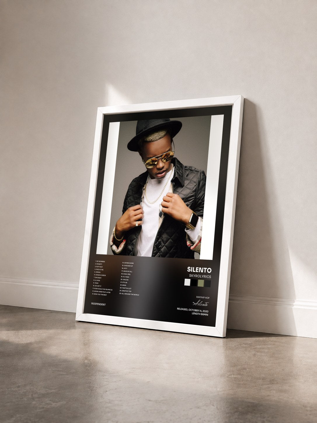 #blanc Tableau de l'album SKYROLYRICS de Silento vu de trois quarts, cadre blanc