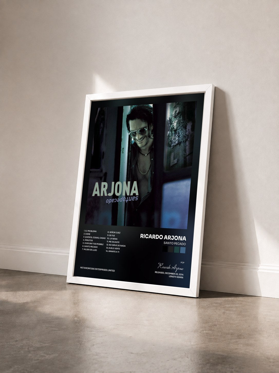 #blanc Tableau de l'album Santo Pecado de Ricardo Arjona vu de trois quarts, cadre blanc