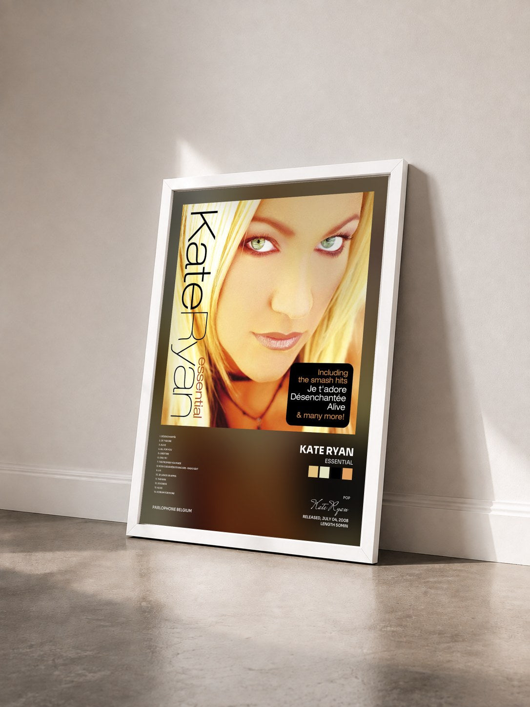#blanc Tableau de l'album Essential de Kate Ryan vu de trois quarts, cadre blanc