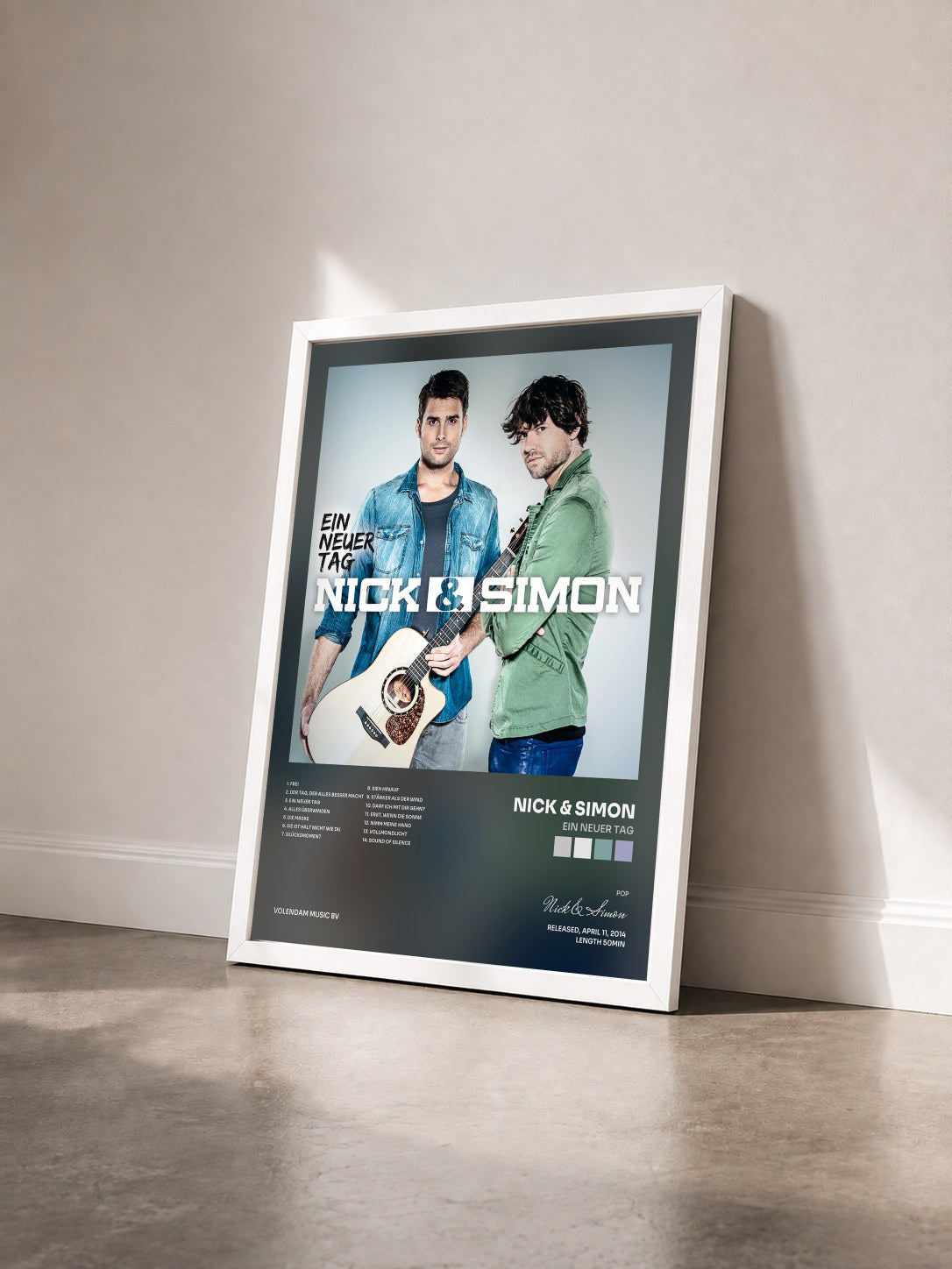 #blanc Tableau de l'album Ein Neuer Tag de Nick & Simon vu de trois quarts, cadre blanc
